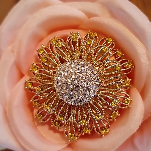 Napier Swarovski crystal large brooch. - Picture 3 of 8